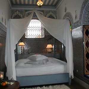 Zimmer mit Kingsize-Bett